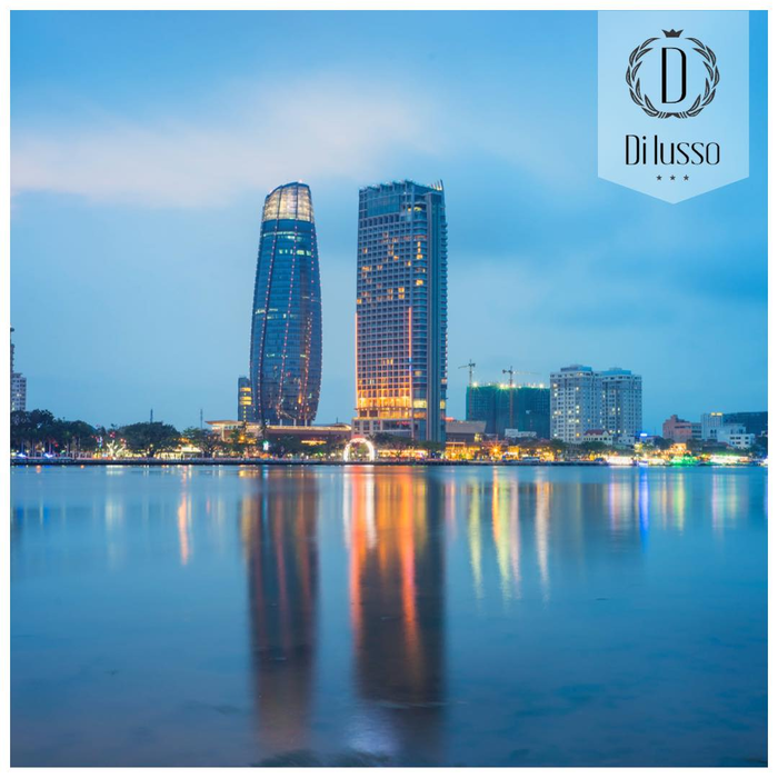 Di Lusso Boutique Hotel. Tòa nhà tọa lạc tại số 14 Bạch Đằng, Thạch Thang, Hải Châu, Đà Nẵng