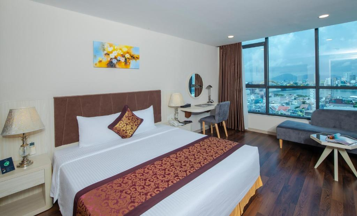 Tổng quan phòng Phòng Premium Deluxe Có giường cỡ King tại khách sạn Mường thanh Grand (Nguồn: Mường Thanh Grand)
